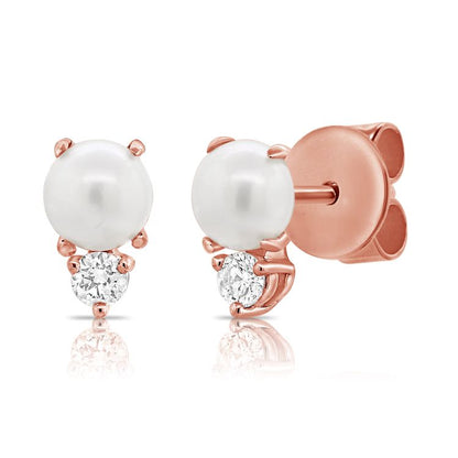 Clous d'oreilles classiques en perles et diamants essentiels de 0,92 ct