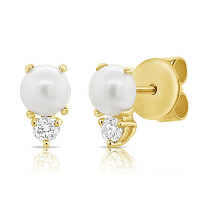 Clous d'oreilles classiques en perles et diamants essentiels de 0,92 ct