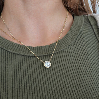 Collier triangle de diamants pendants