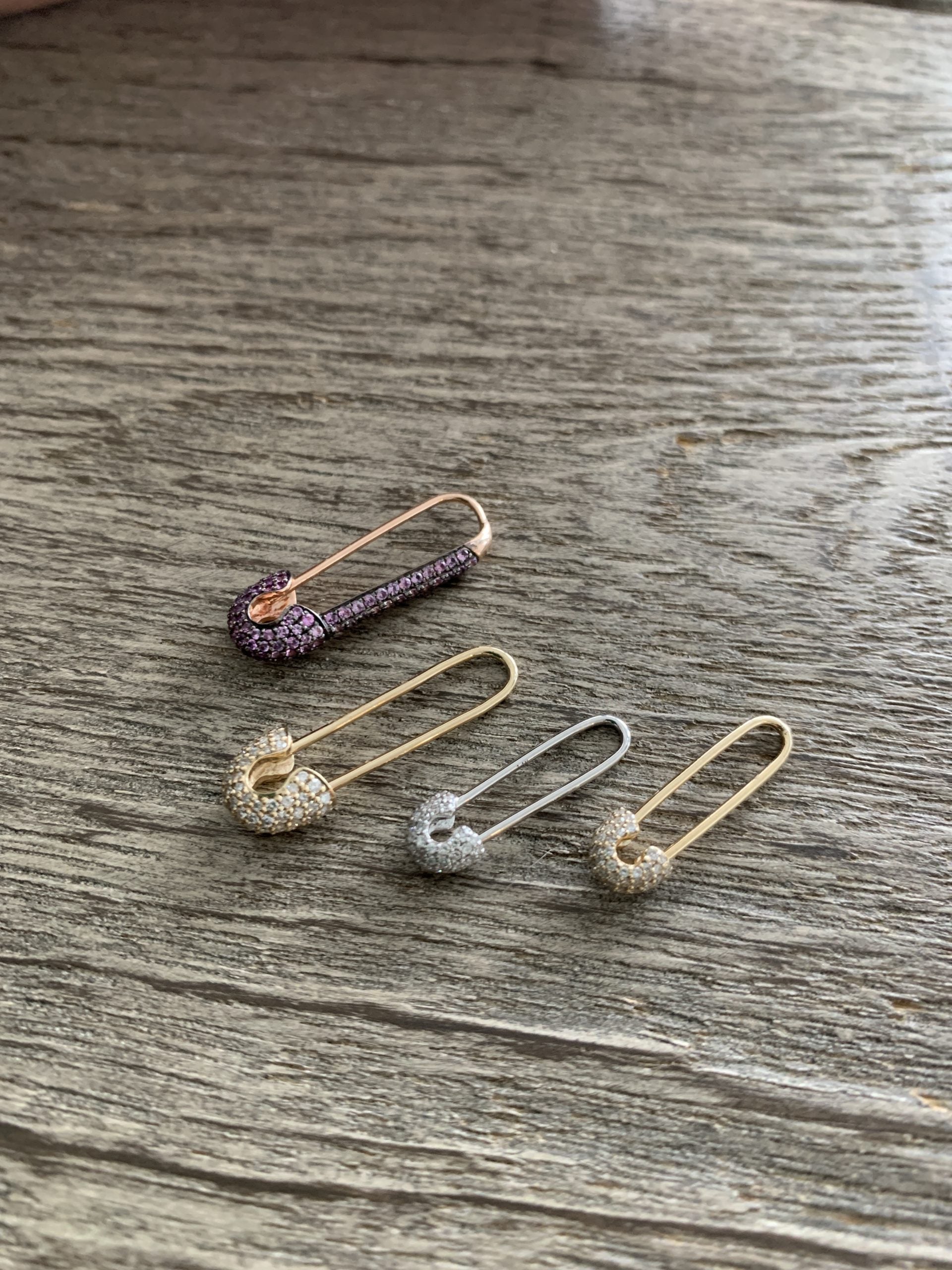 safety-pin-green-earrings-14k